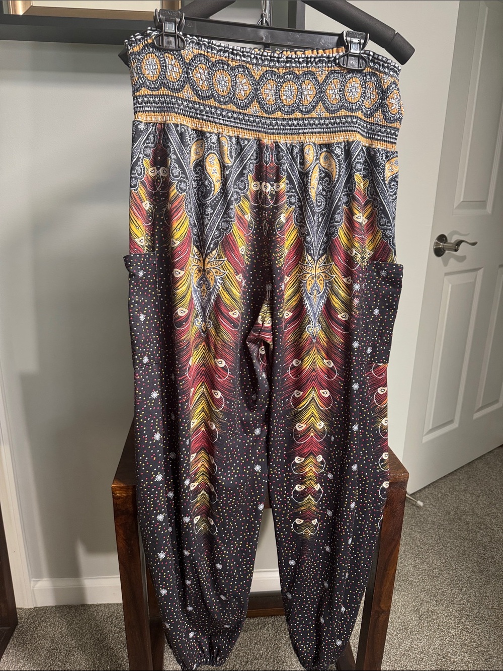 Boho Feather Print Elastic Waist Joggers in Multicolor